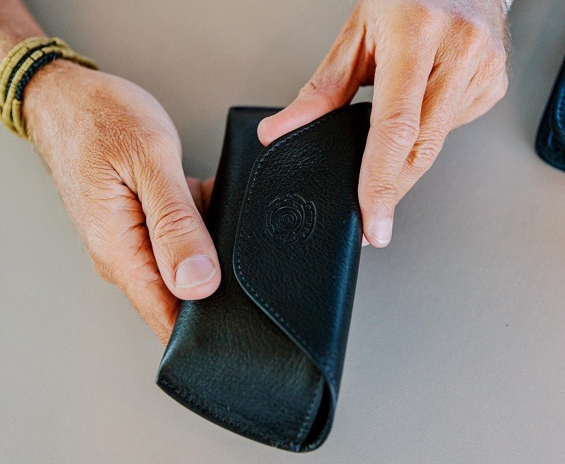 ドゥーズィエムクラスGOOD GRIEF GOOD BITE MINI CASE Hard Sunglass Case No. 251 | Vintage Black Leather Eyewear